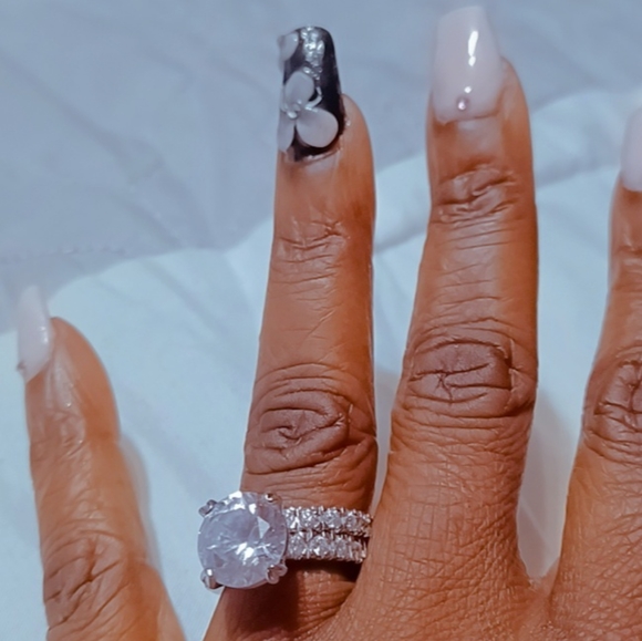 wedding ring - Picture 2 of 5